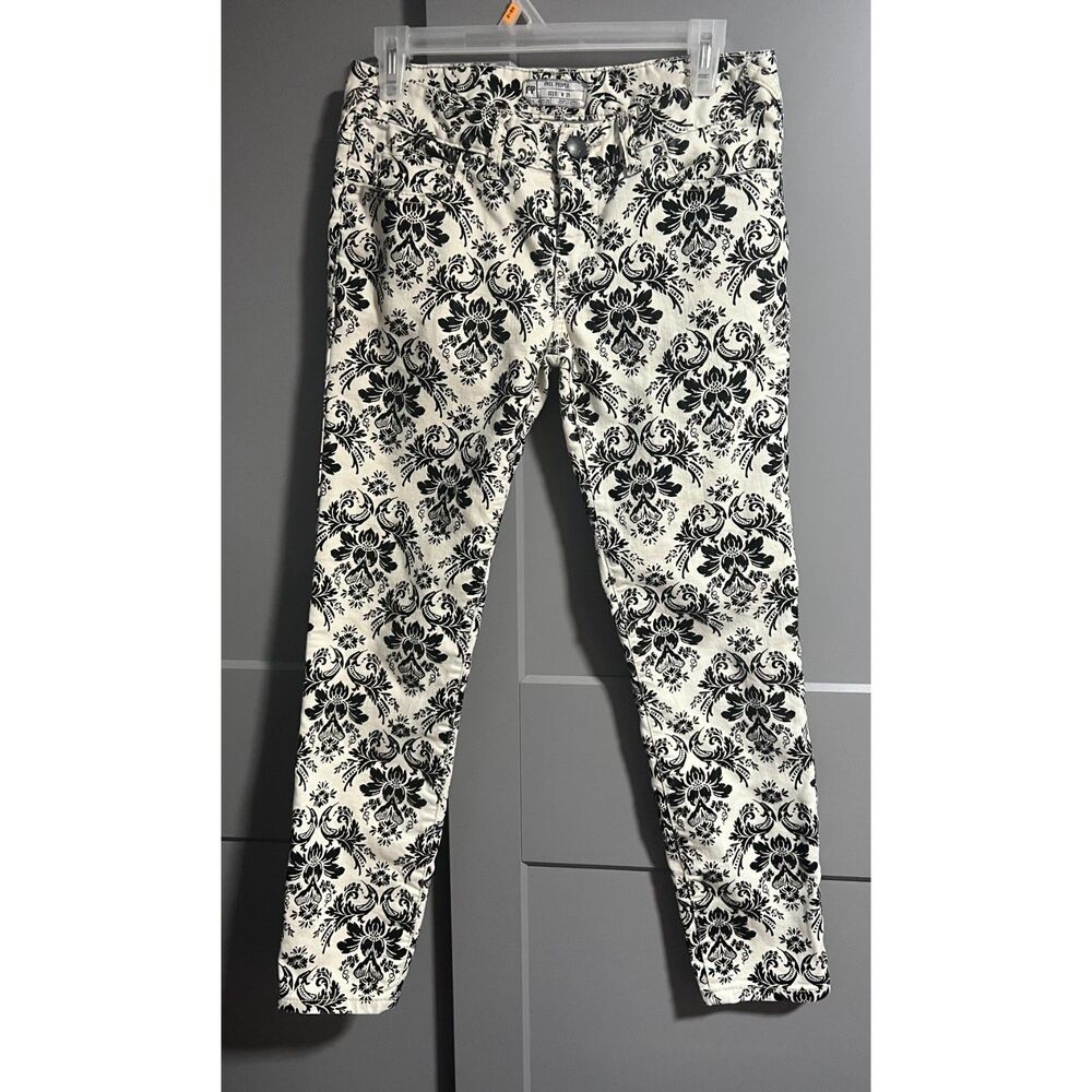 Free People Women's Black & White Abstract Skinny Leg Textured Pants Size 25